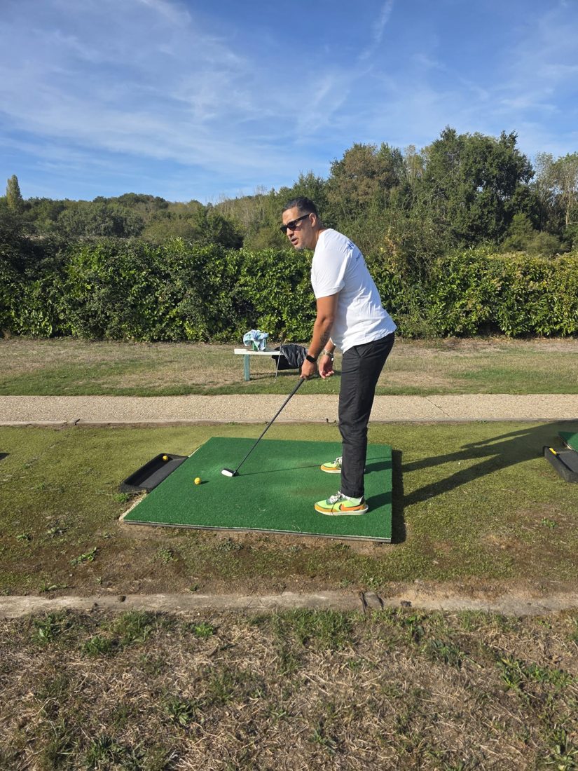 Youssef au practice de golf